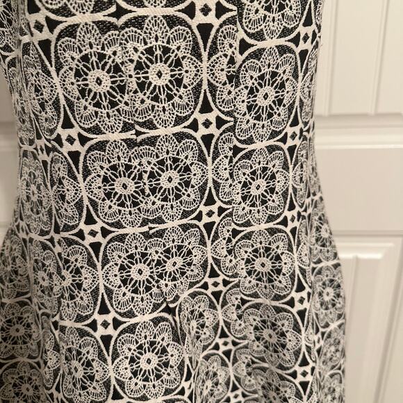 XS - Forever 21 - Black and White Printed Dress - Picture 2 of 6
